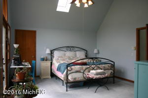 71 2nd St, Plainwell, MI 49080 photo 9