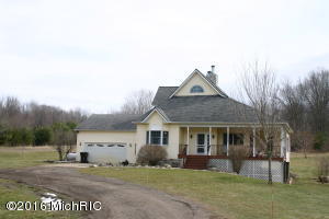 71 2nd St, Plainwell, MI 49080 photo 2