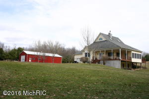71 2nd St, Plainwell, MI 49080 photo 4