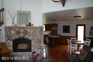 71 2nd St, Plainwell, MI 49080 photo 7