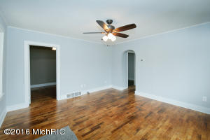 732 E Green St, Marshall, MI 49068 photo 6