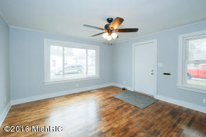 732 E Green St, Marshall, MI 49068 photo 5