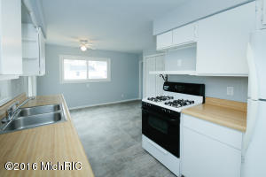 732 E Green St, Marshall, MI 49068 photo 8
