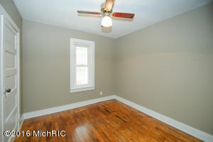 732 E Green St, Marshall, MI 49068 photo 13