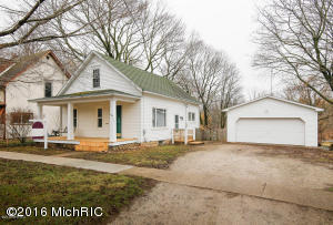 732 E Green St, Marshall, MI 49068 photo 1