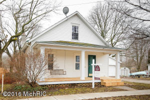 732 E Green St, Marshall, MI 49068 photo 3