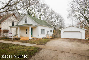 732 E Green St, Marshall, MI 49068 photo 2