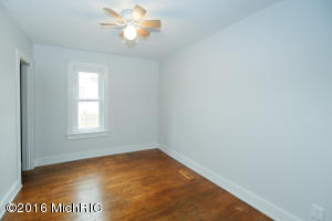 732 E Green St, Marshall, MI 49068 photo 12