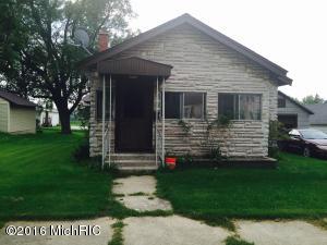 941 Pleasant St, Belding, MI 48809 photo 1