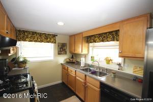 770 Hunt St, Lowell, MI 49331 photo 2