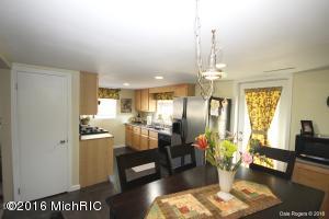 770 Hunt St, Lowell, MI 49331 photo 4