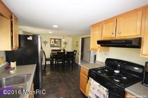 770 Hunt St, Lowell, MI 49331 photo 5