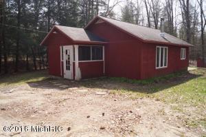 1237 N Apple, White Cloud, MI 49349 photo 1