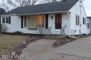 709 Harrison St, Belding, MI 48809 photo 2