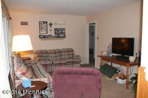 709 Harrison St, Belding, MI 48809 photo 3