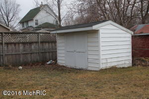 709 Harrison St, Belding, MI 48809 photo 9
