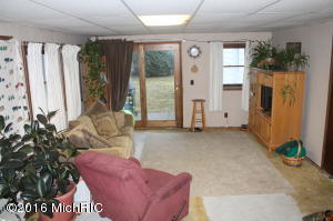 709 Harrison St, Belding, MI 48809 photo 8