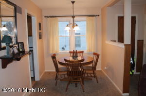 709 Harrison St, Belding, MI 48809 photo 5