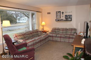 709 Harrison St, Belding, MI 48809 photo 4