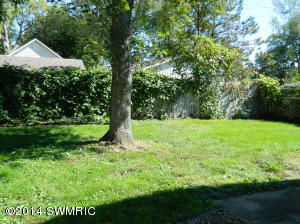 716 S Hooker Ave, Three Rivers, MI 49093 photo 2