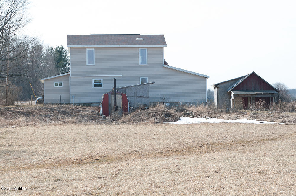 8519 16 Mile Rd, Paris, MI 49338 photo 3