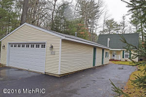 6833 E Carrigan Dr, Newaygo, MI 49337 photo 3