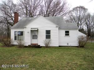 559 10th St, Plainwell, MI 49080 photo 1