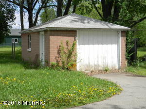 559 10th St, Plainwell, MI 49080 photo 3