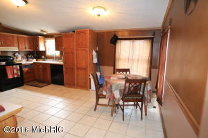 110 Peachtree St, Constantine, MI 49042 photo 4