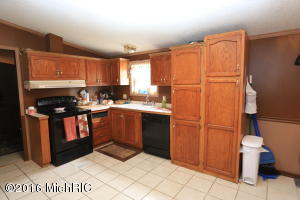 110 Peachtree St, Constantine, MI 49042 photo 3