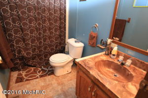110 Peachtree St, Constantine, MI 49042 photo 17