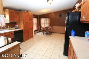 110 Peachtree St, Constantine, MI 49042 photo 5