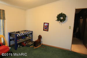 110 Peachtree St, Constantine, MI 49042 photo 11