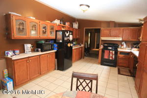 110 Peachtree St, Constantine, MI 49042 photo 2