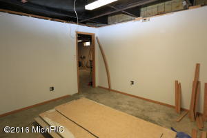 110 Peachtree St, Constantine, MI 49042 photo 35