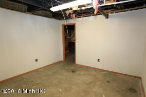 110 Peachtree St, Constantine, MI 49042 photo 32