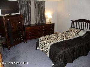 2002 Mills Ave, Muskegon, MI 49445 photo 9