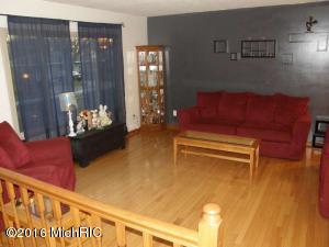 2002 Mills Ave, Muskegon, MI 49445 photo 3
