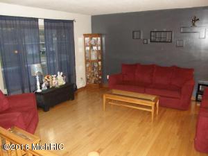 2002 Mills Ave, Muskegon, MI 49445 photo 2