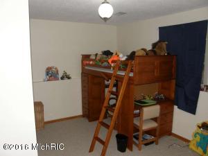 2002 Mills Ave, Muskegon, MI 49445 photo 16