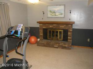 2002 Mills Ave, Muskegon, MI 49445 photo 12