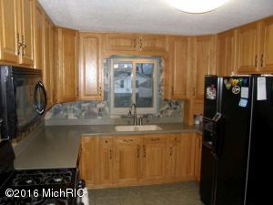 2002 Mills Ave, Muskegon, MI 49445 photo 4