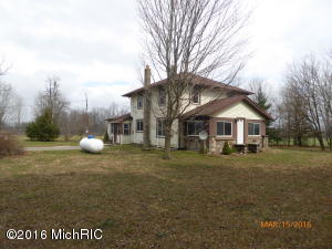 6121 E Butler Rd, Dowling, MI 49050 photo 2