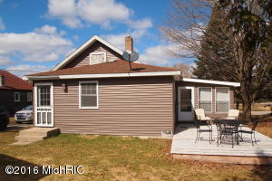 304 E Gilbert St, Leroy, MI 49655 photo 3