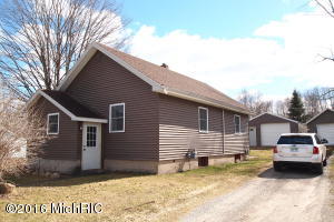 304 E Gilbert St, Leroy, MI 49655 photo 1