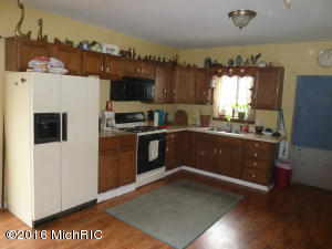 86 State St, Newaygo, MI 49337 photo 10