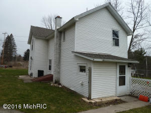 86 State St, Newaygo, MI 49337 photo 3