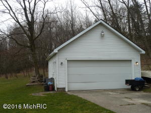 86 State St, Newaygo, MI 49337 photo 2
