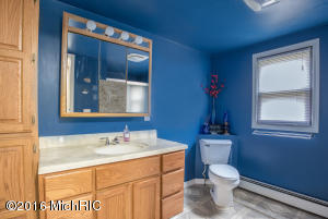 606 Grindle Dr SE, Lowell, MI 49331 photo 11