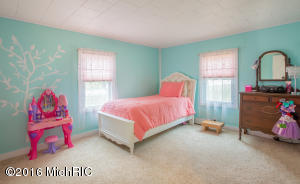 606 Grindle Dr SE, Lowell, MI 49331 photo 8